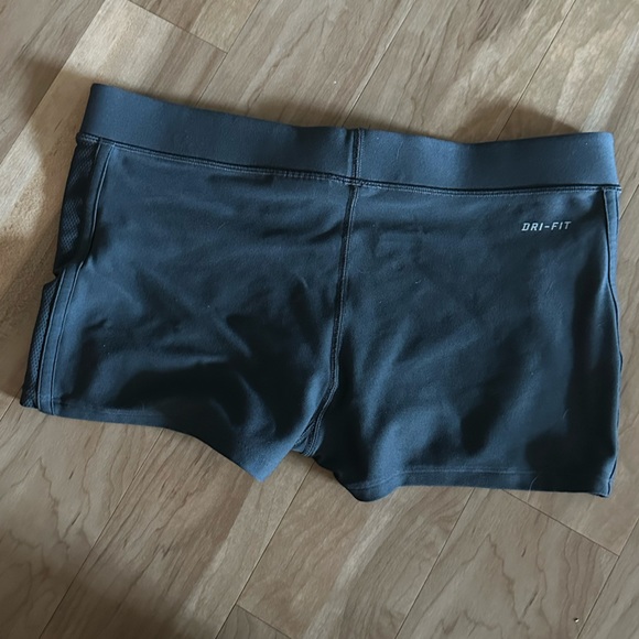 Nike spandex shorts - Picture 2 of 5